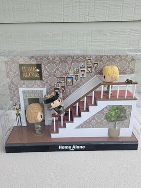 Funko Pop! Deluxe Moment Home Alone Staircase Paint Can Marv Harry Kevin #01